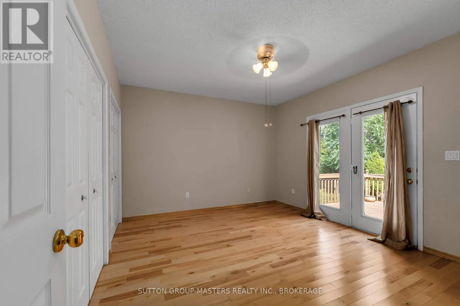 1049 WATERBURY CRESCENT