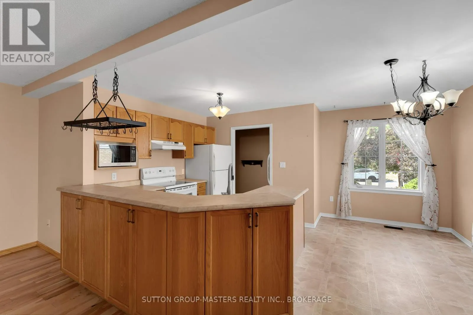 1049 WATERBURY CRESCENT