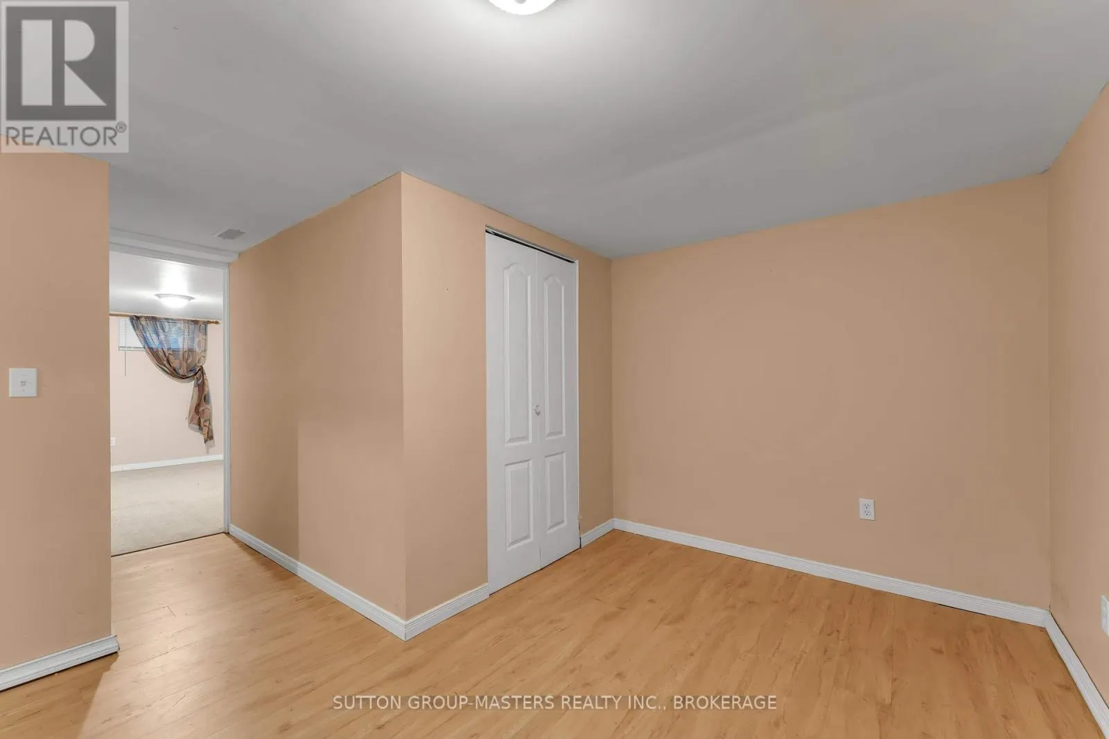 1049 WATERBURY CRESCENT