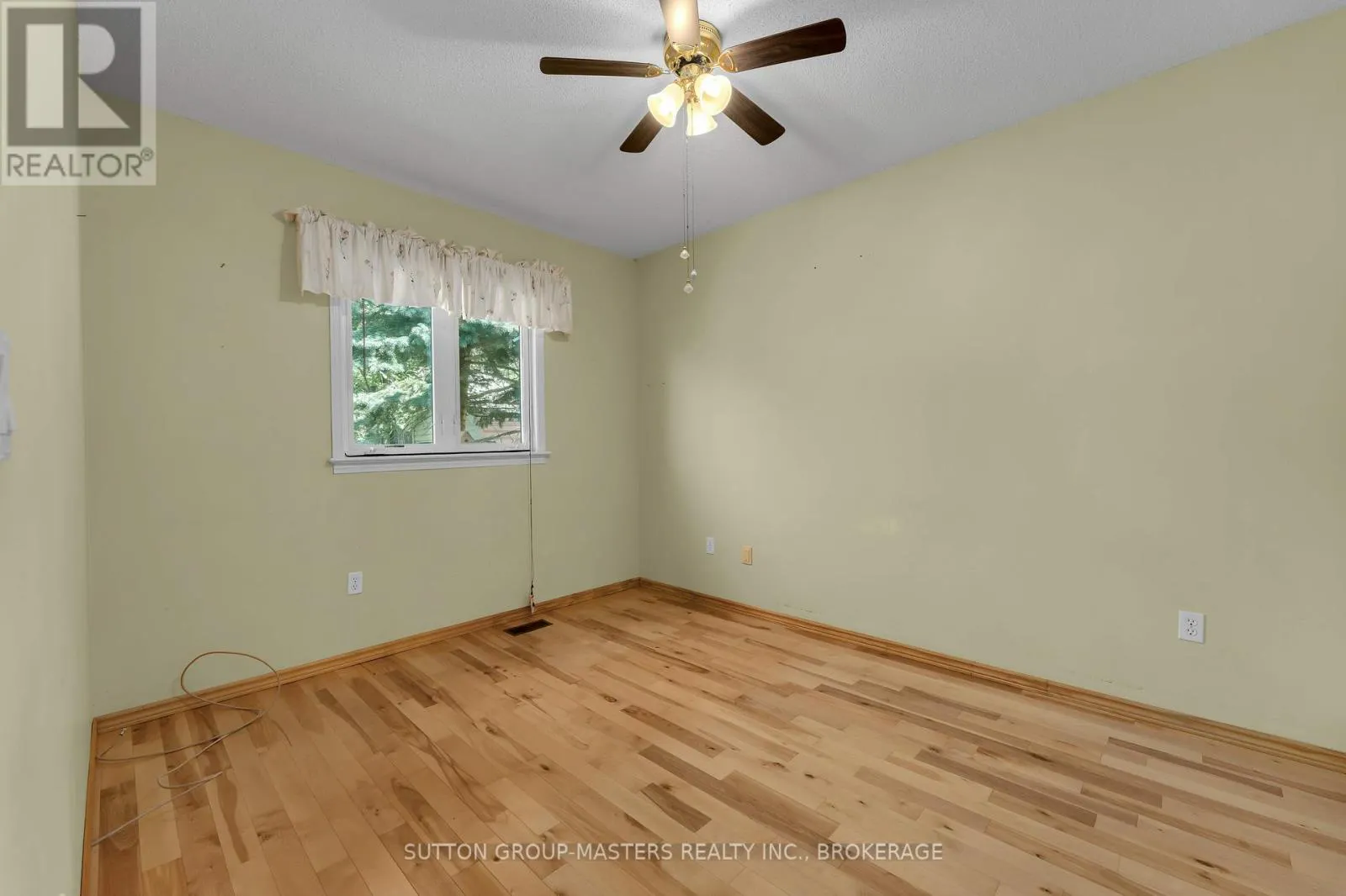 1049 WATERBURY CRESCENT