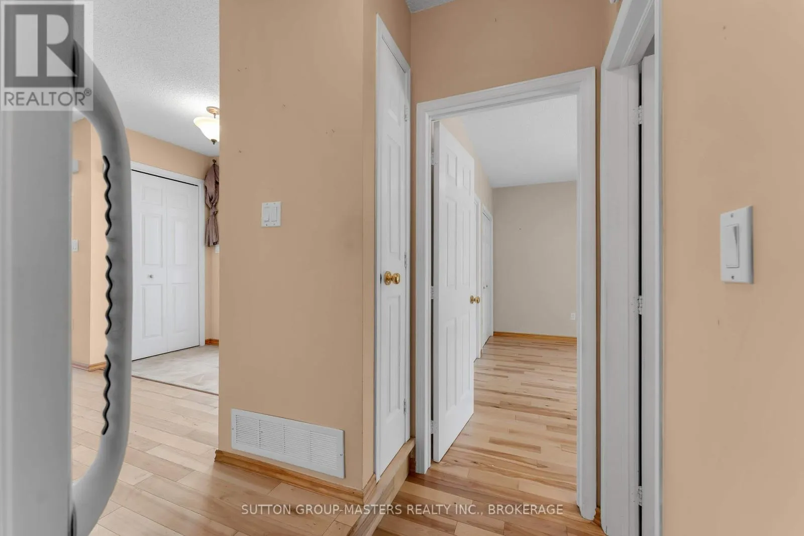 1049 WATERBURY CRESCENT
