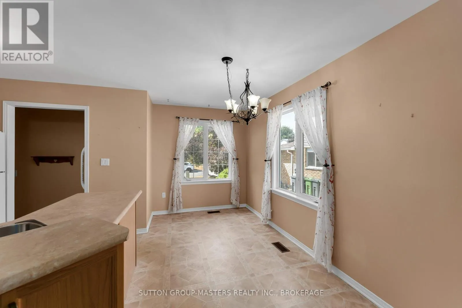 1049 WATERBURY CRESCENT