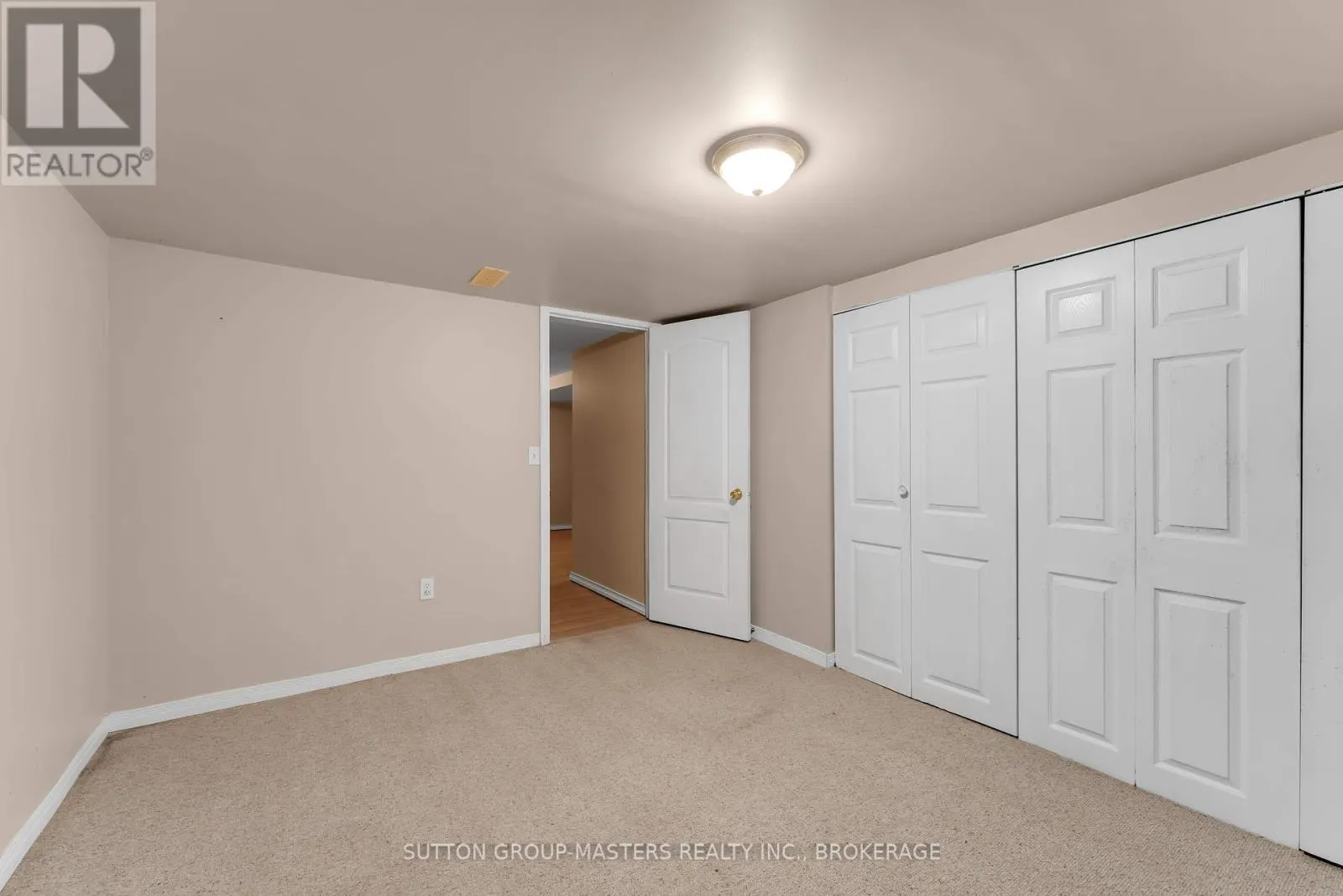 1049 WATERBURY CRESCENT