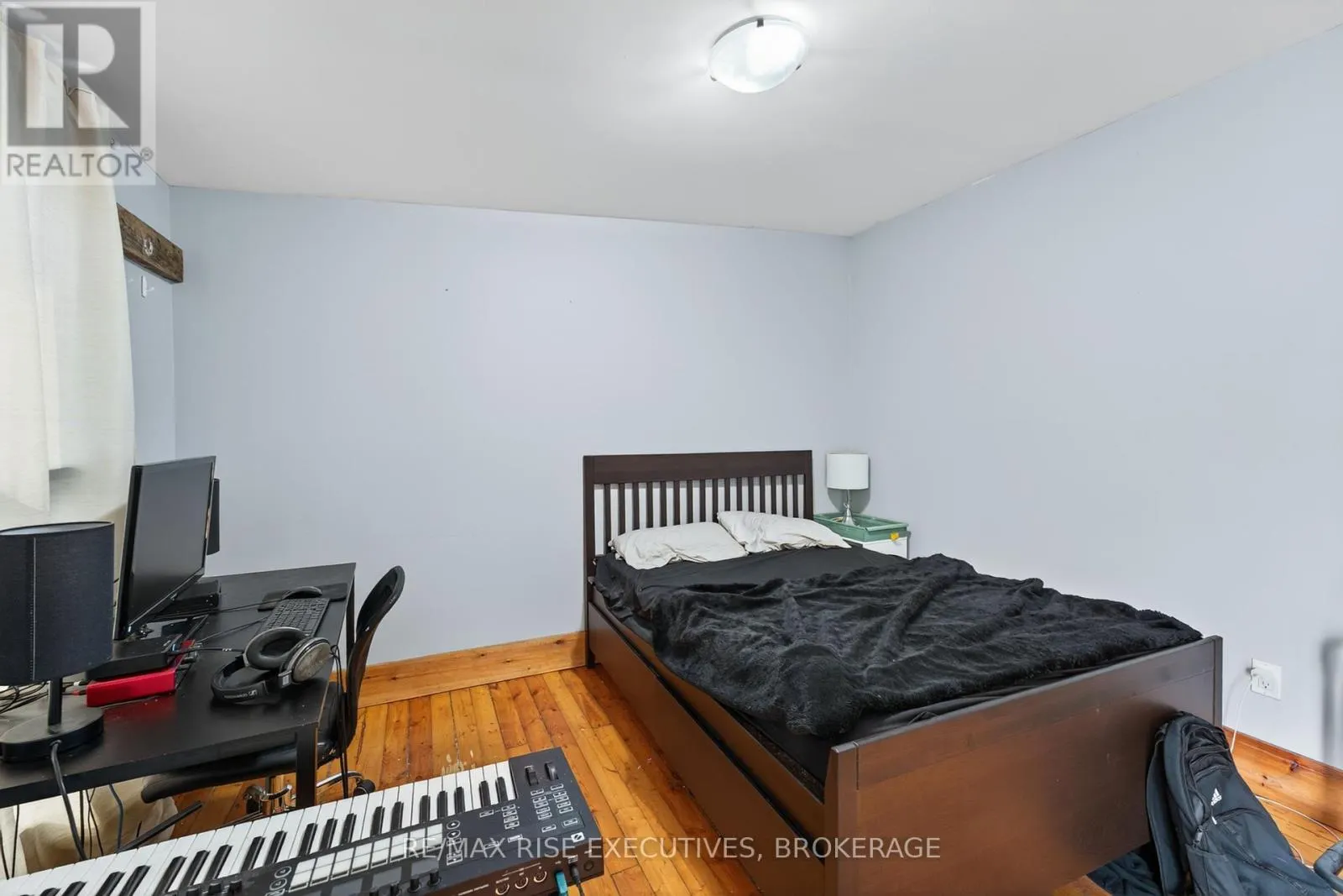 160 KING STREET E