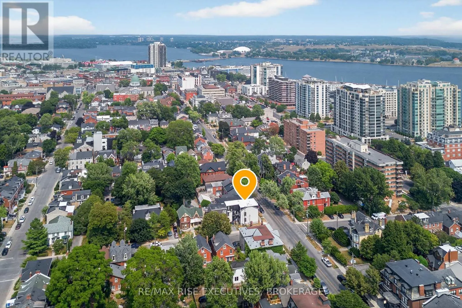 160 KING STREET E