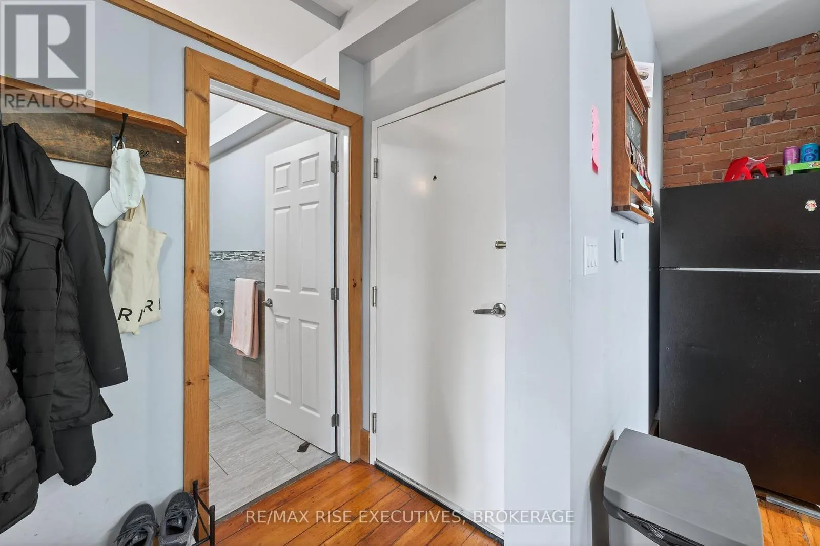 160 KING STREET E