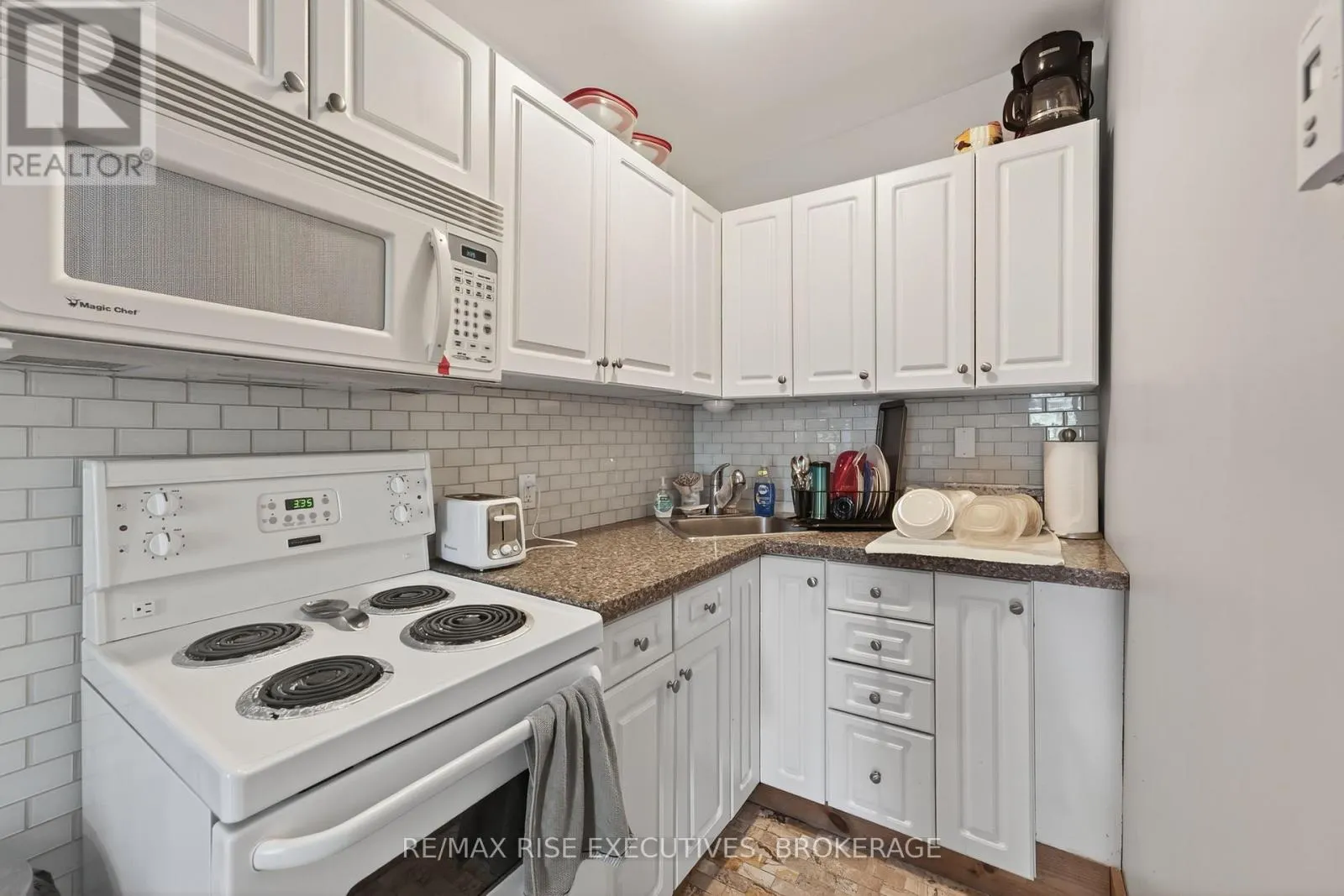 160 KING STREET E