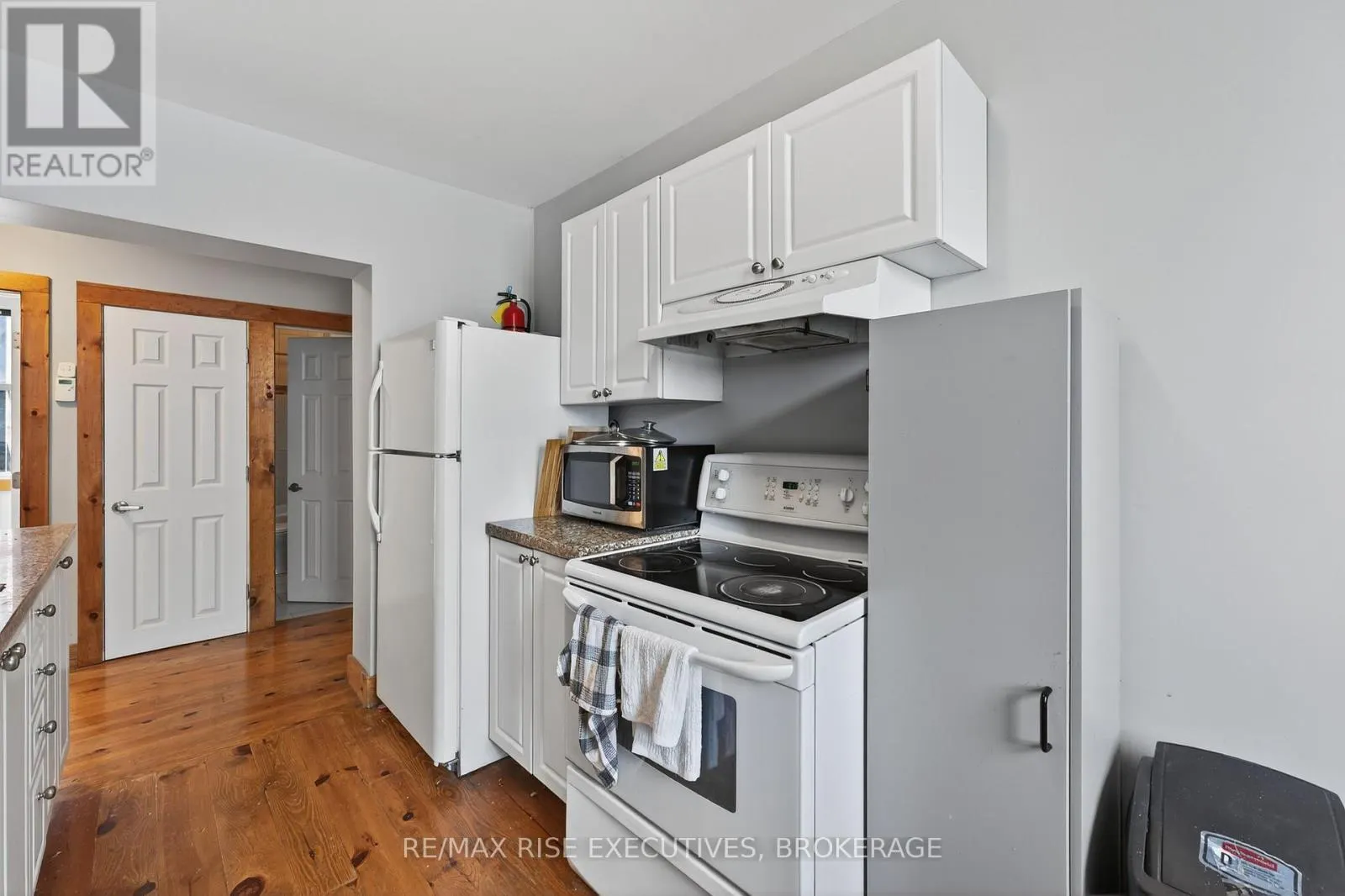 160 KING STREET E