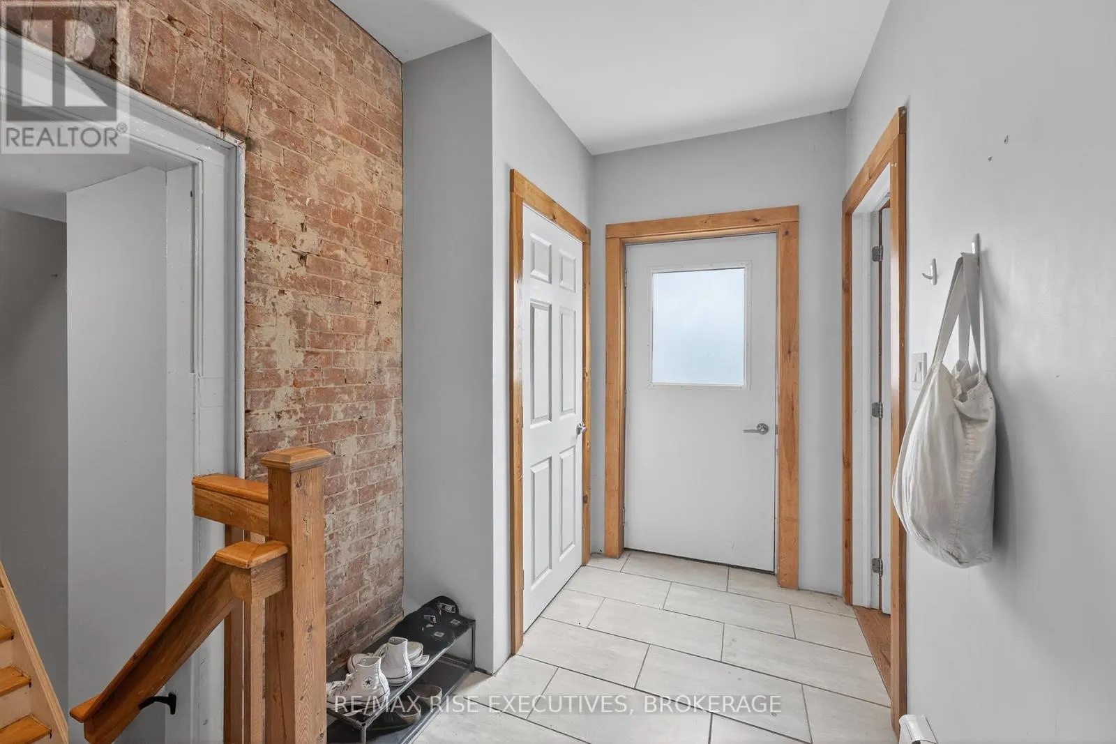 160 KING STREET E
