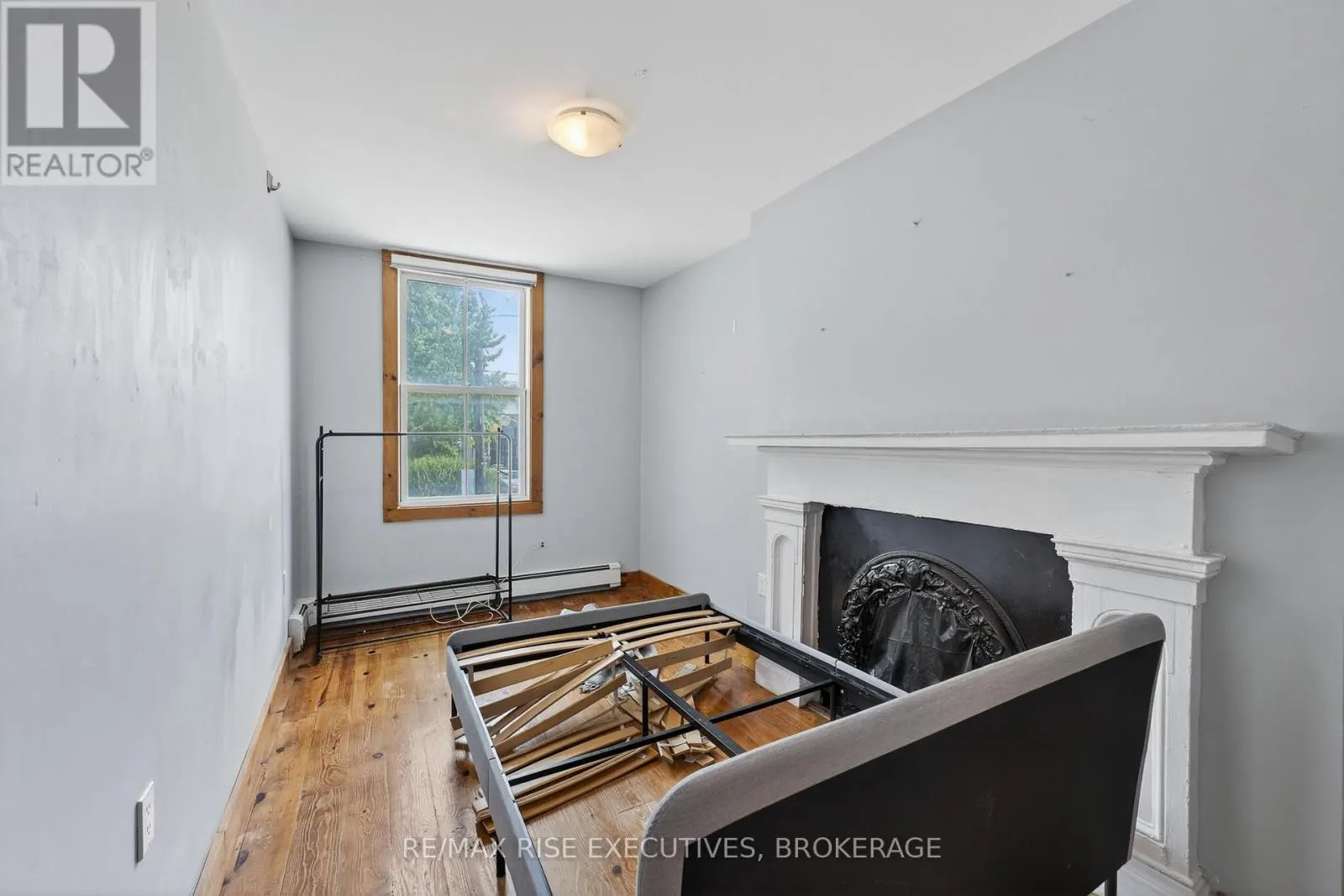 160 KING STREET E