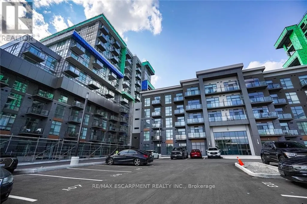 703 - 450 DUNDAS STREET E