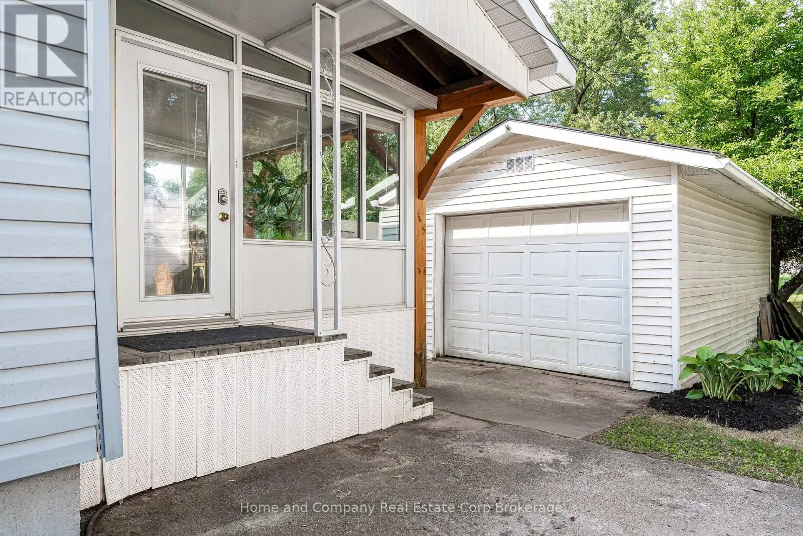 152 MCNAB STREET
