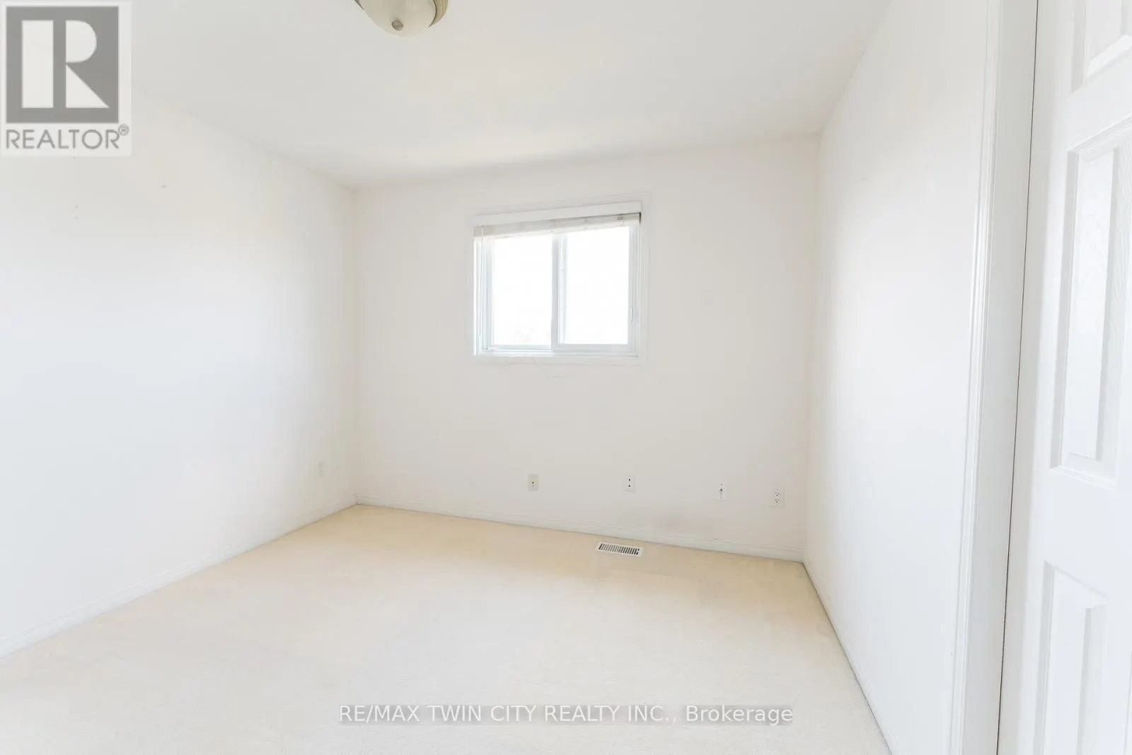 211 SLEAFORD STREET