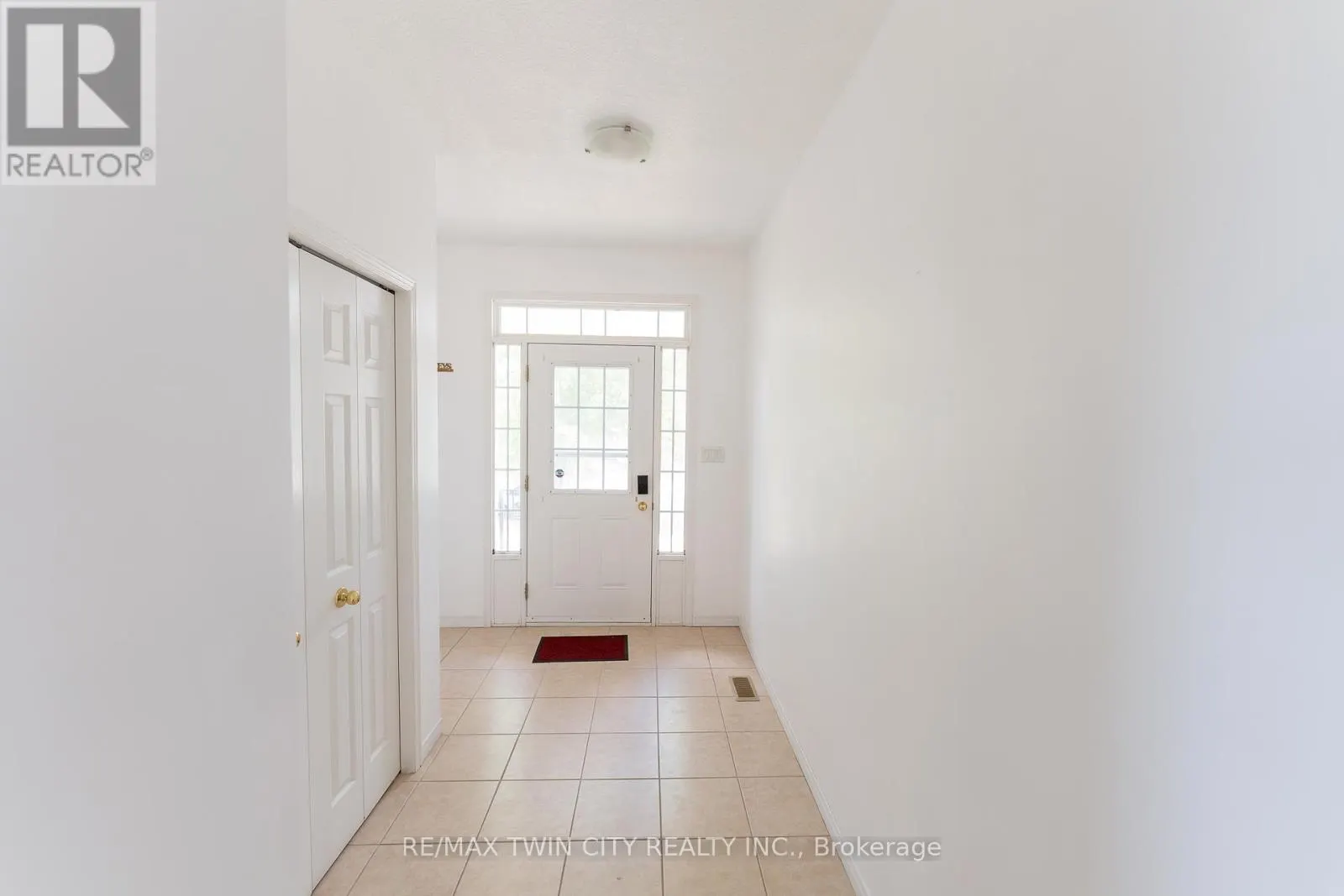 211 SLEAFORD STREET