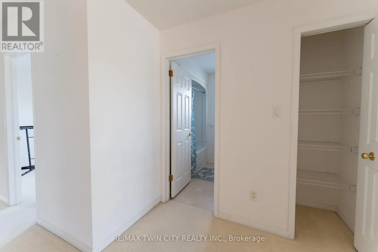 211 SLEAFORD STREET