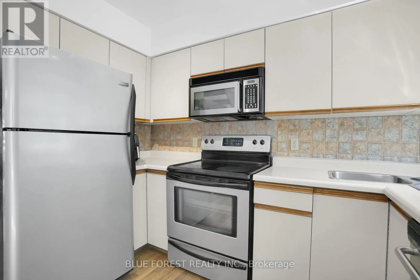 30 - 1399 COMMISSIONERS ROAD W, #30