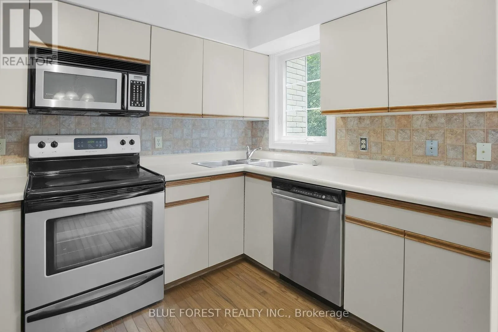 30 - 1399 COMMISSIONERS ROAD W, #30