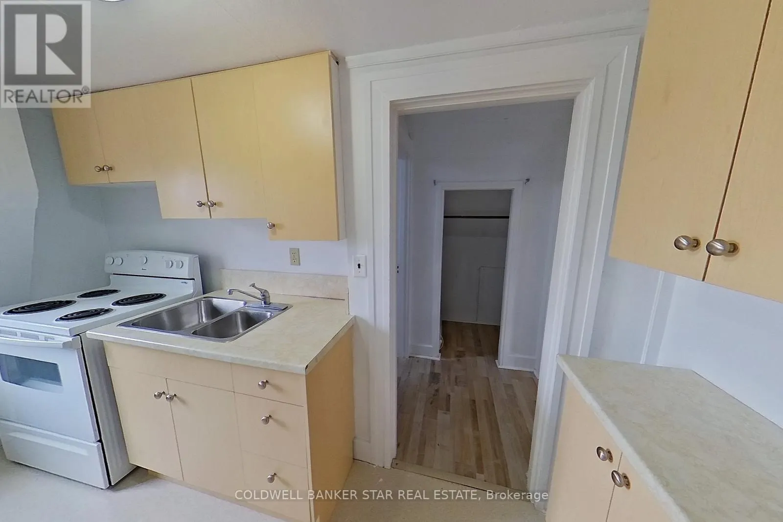 UPPER - 82 ONTARIO STREET S, #UPPER