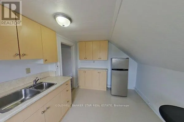 UPPER - 82 ONTARIO STREET S, #UPPER