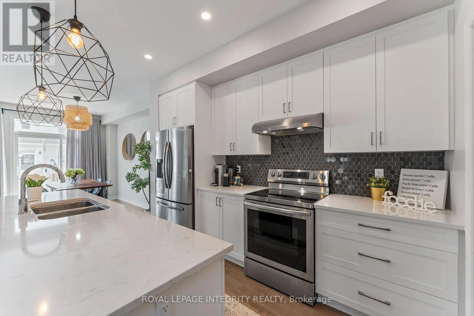 820 CLAPHAM TERRACE