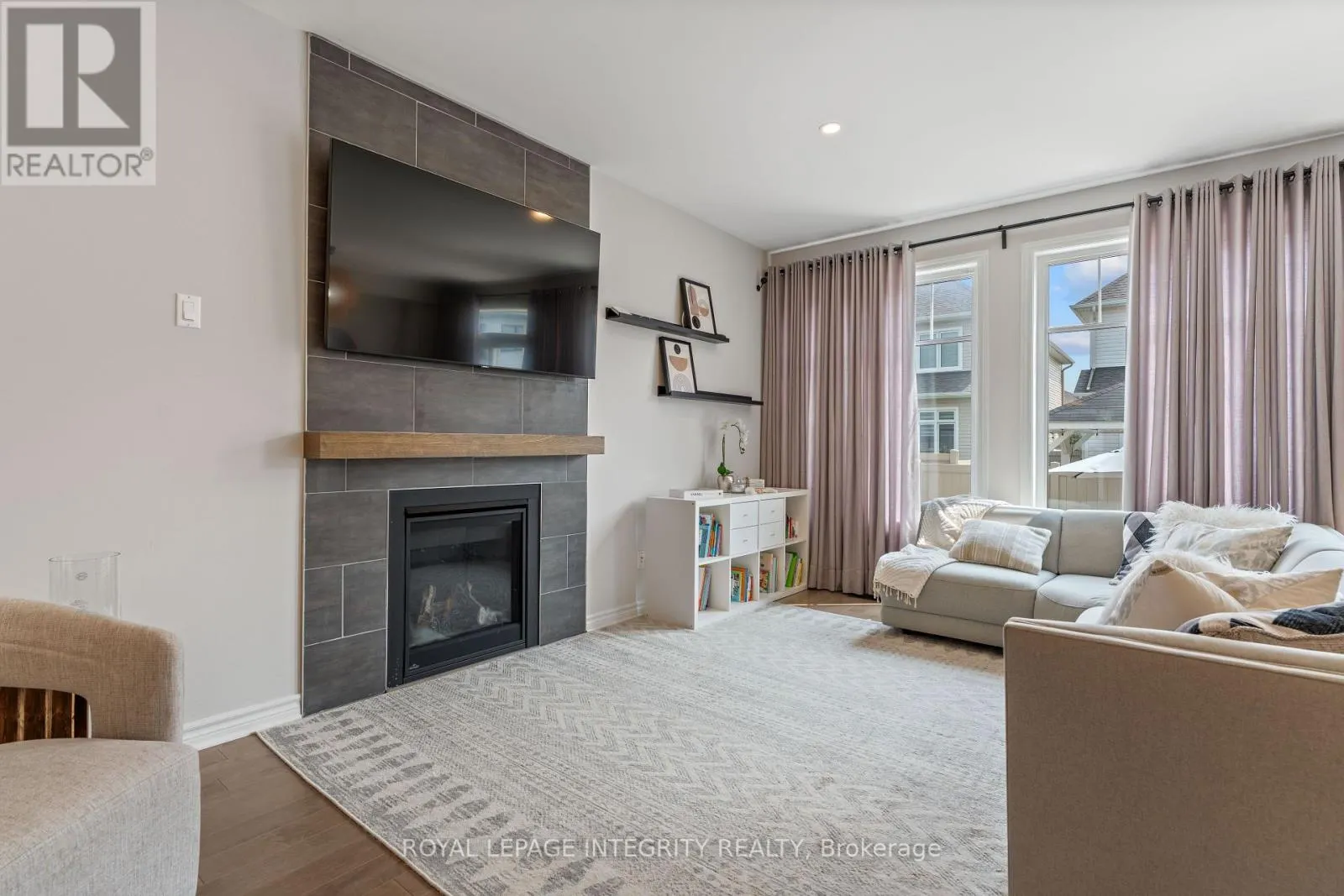 820 CLAPHAM TERRACE