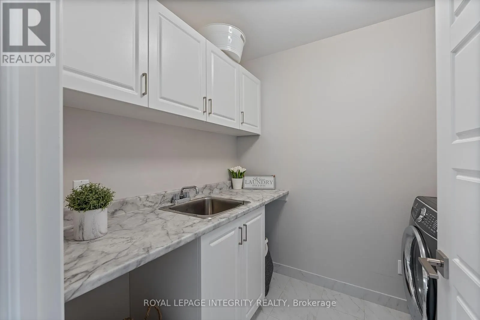 820 CLAPHAM TERRACE