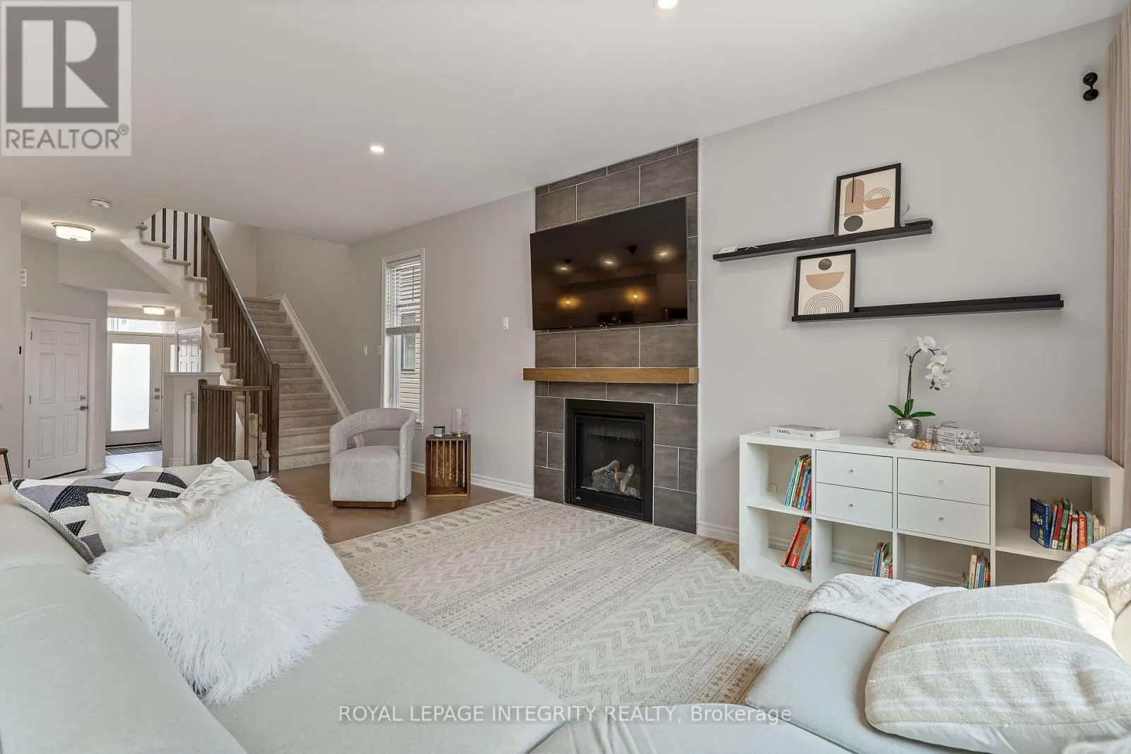 820 CLAPHAM TERRACE