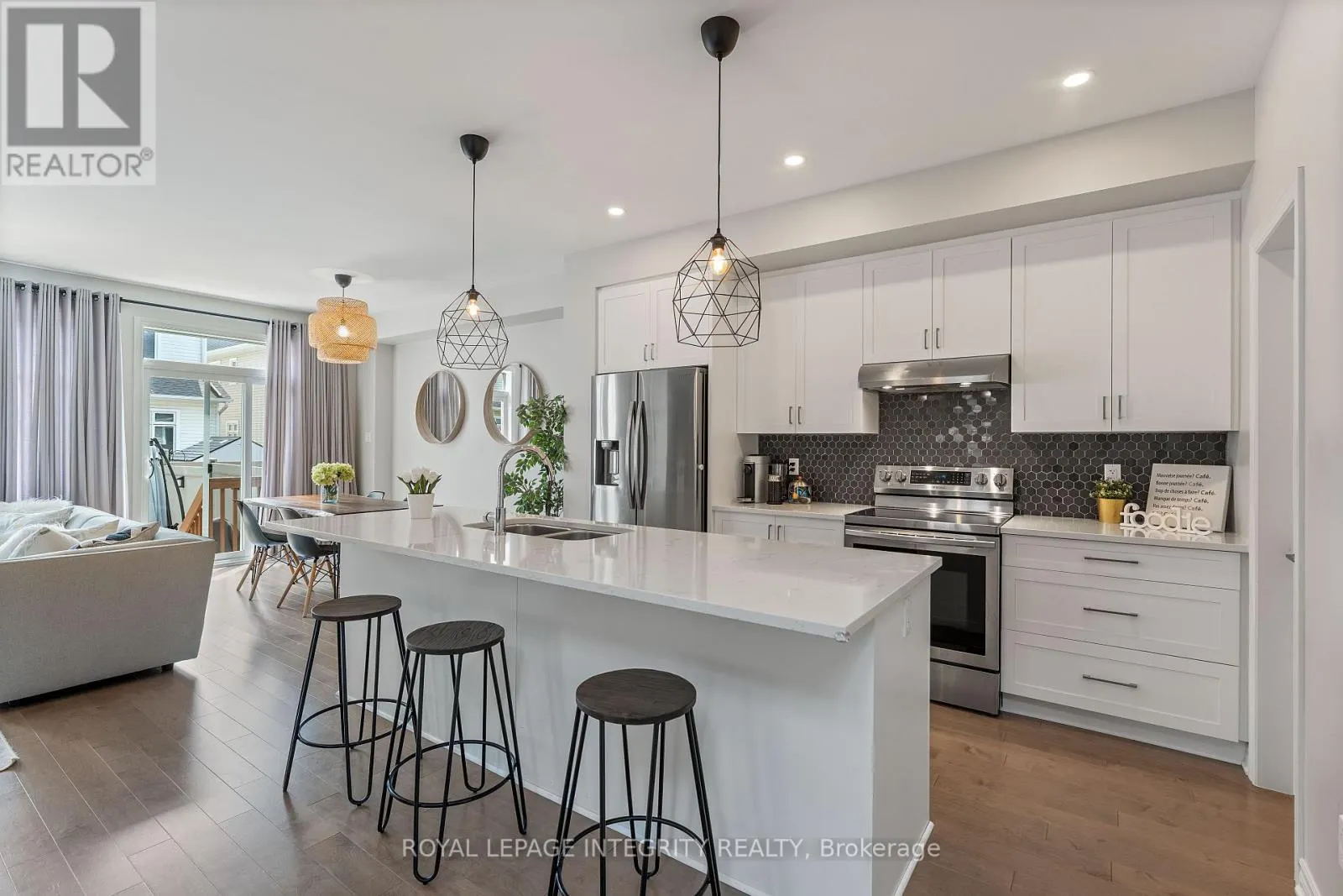 820 CLAPHAM TERRACE