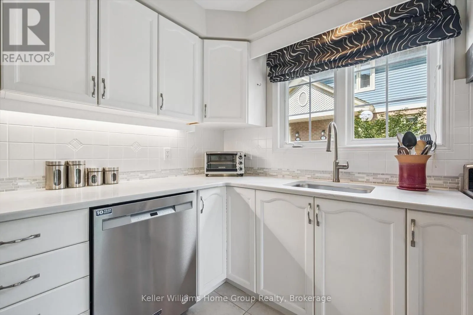 14 - 941 GORDON STREET, #14
