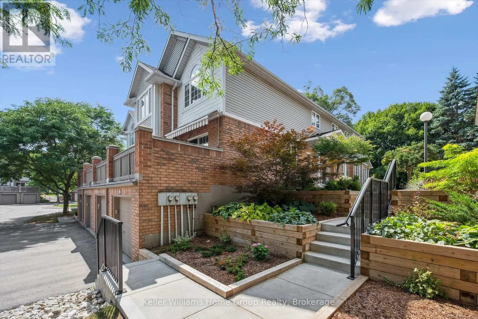 14 - 941 GORDON STREET, #14