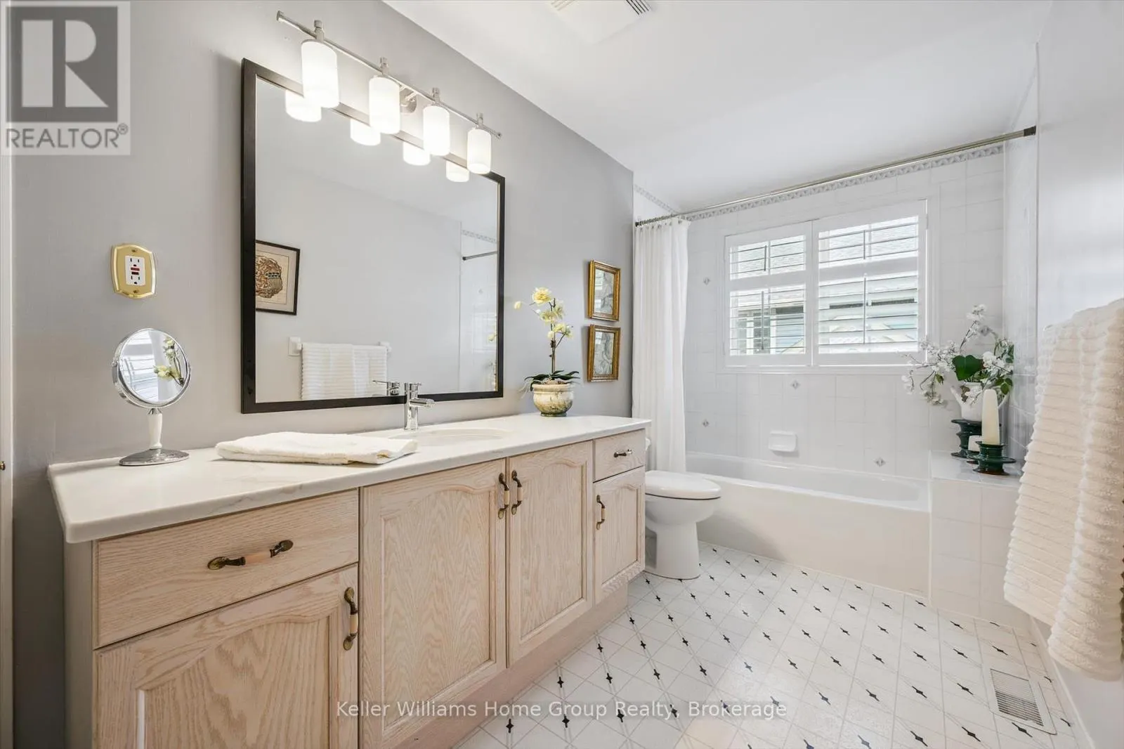 14 - 941 GORDON STREET, #14