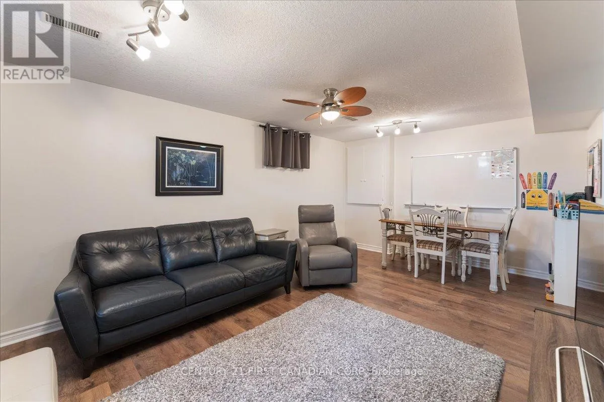 1 - 40 BRAEMAR AVENUE, #1