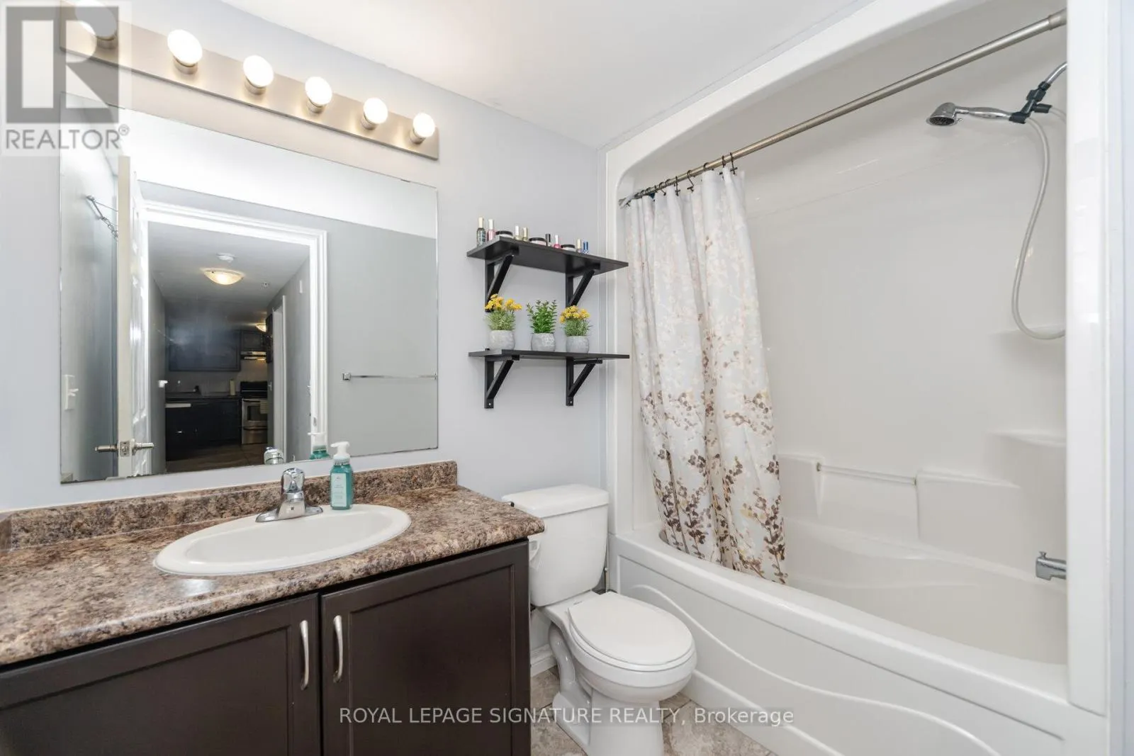 111 - 67 KINGSBURY SQUARE