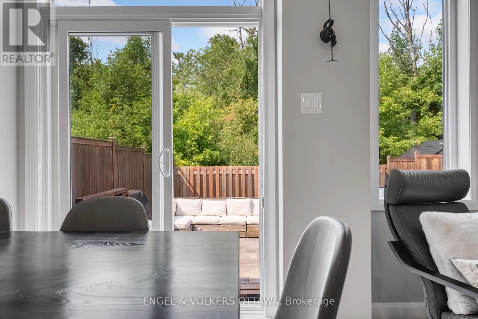 220 GEYSER PLACE