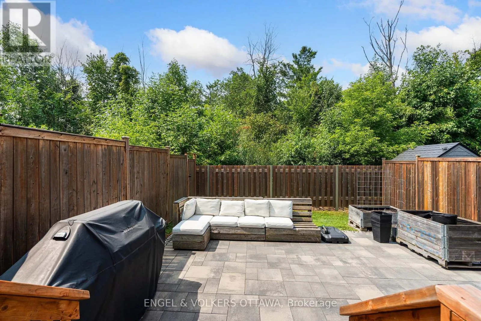220 GEYSER PLACE