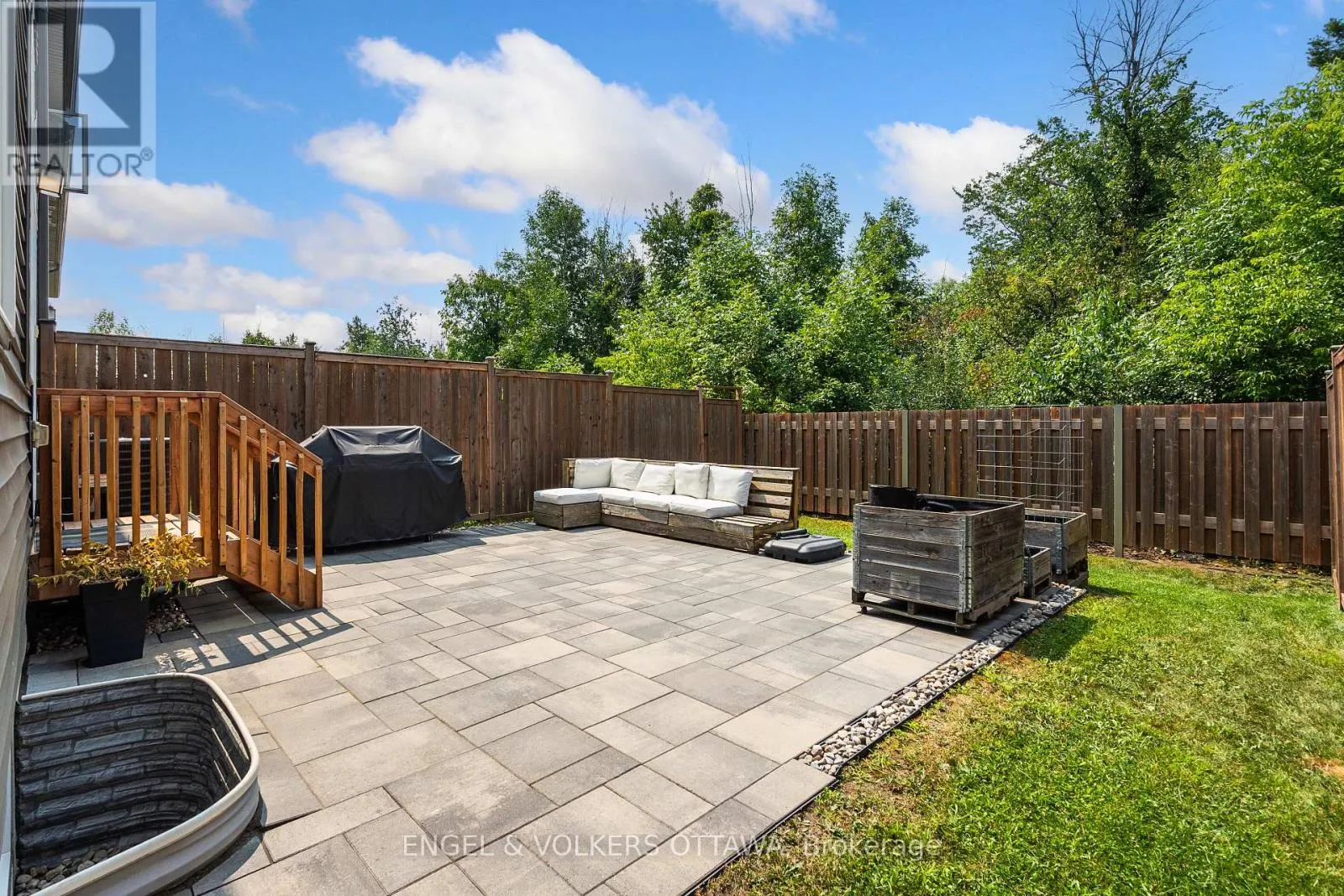 220 GEYSER PLACE