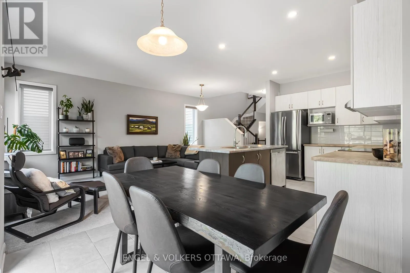 220 GEYSER PLACE