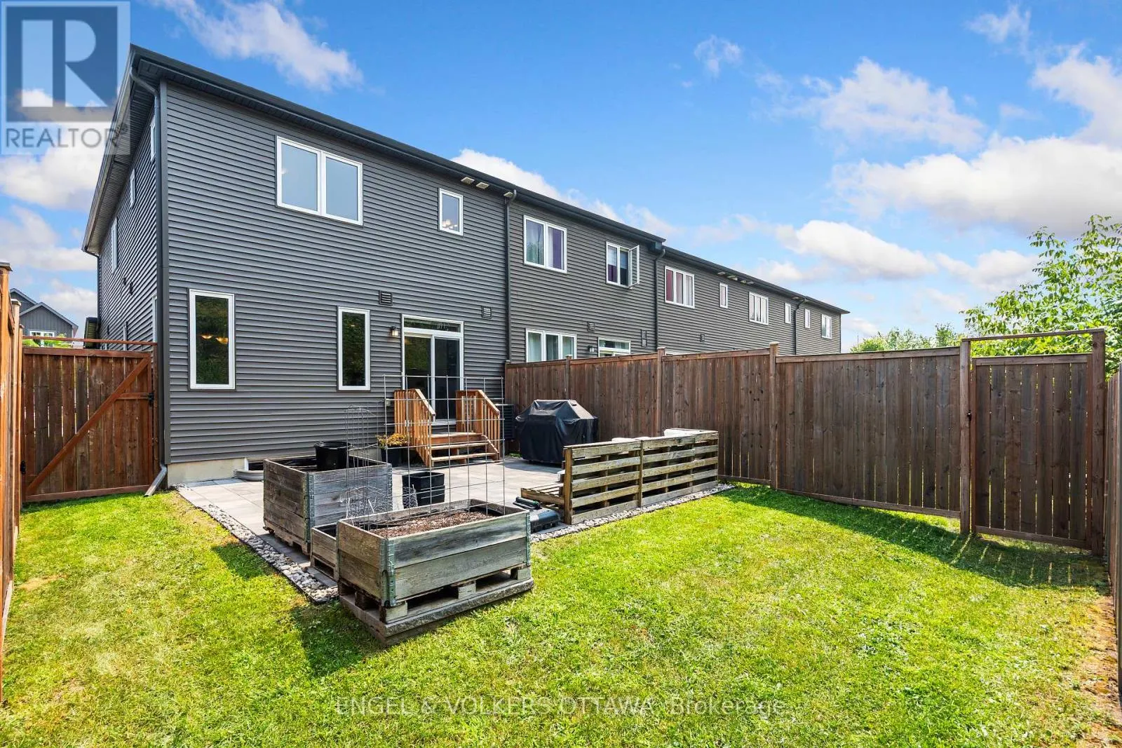 220 GEYSER PLACE