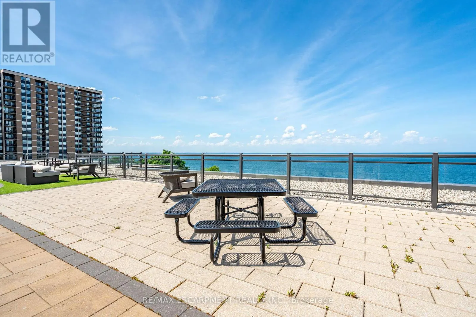 313 - 35 SOUTHSHORE CRESCENT