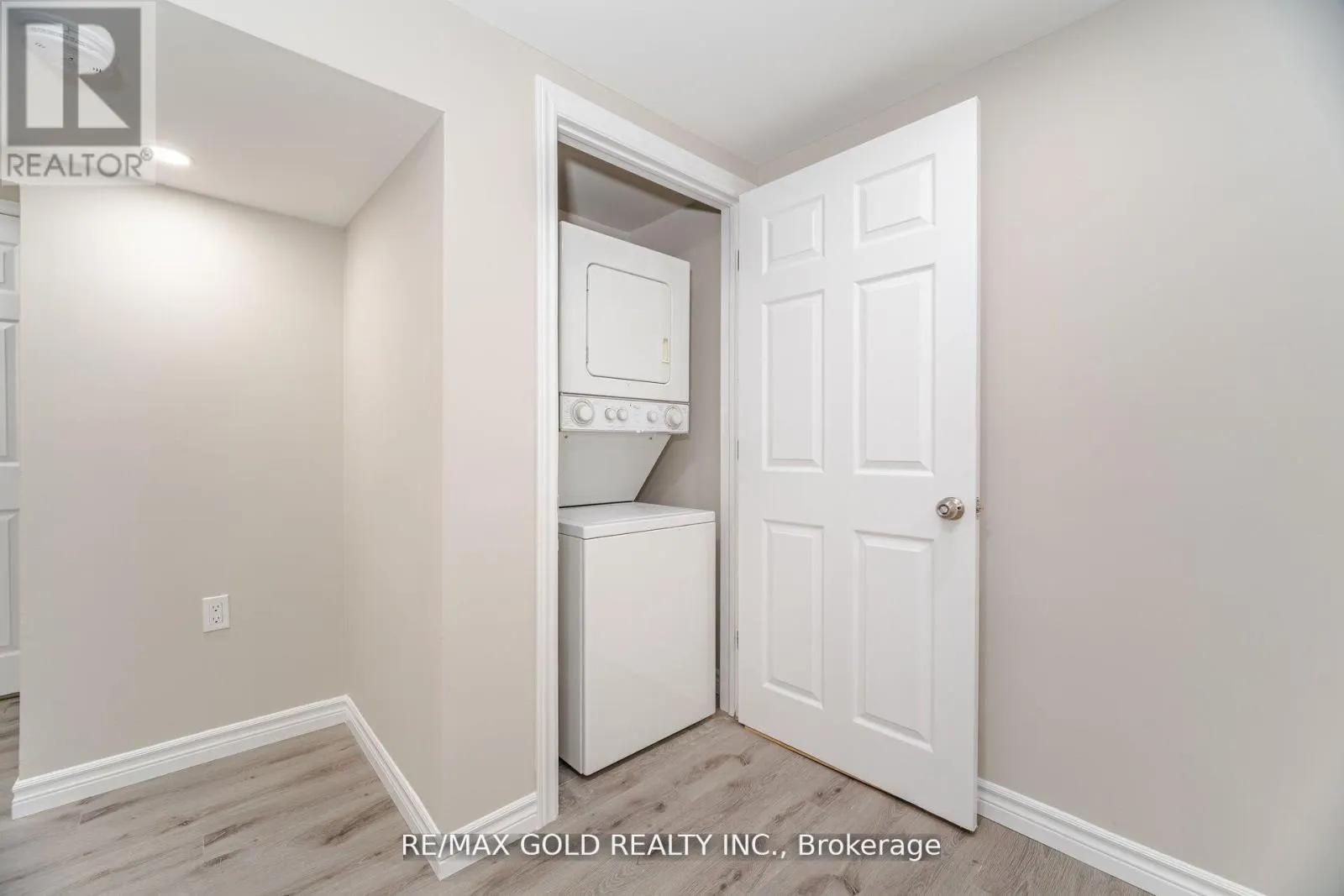 212 CEDARWOODS CRESCENT