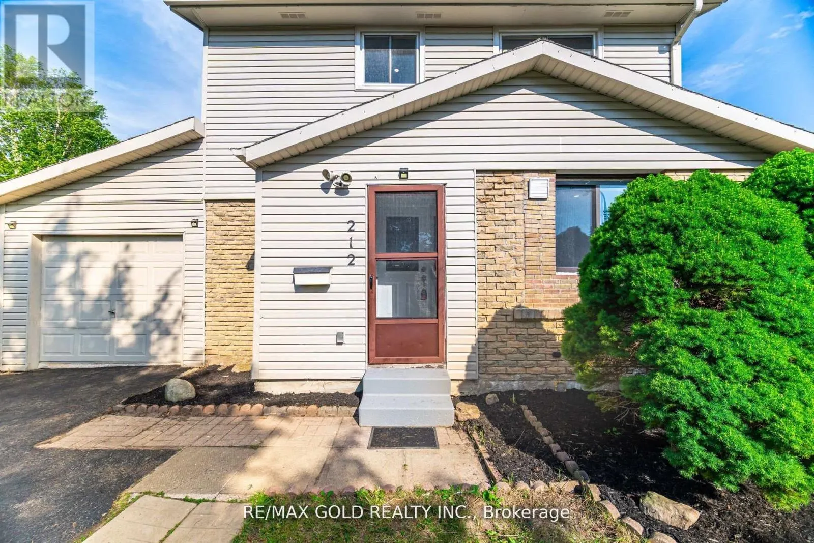 212 CEDARWOODS CRESCENT