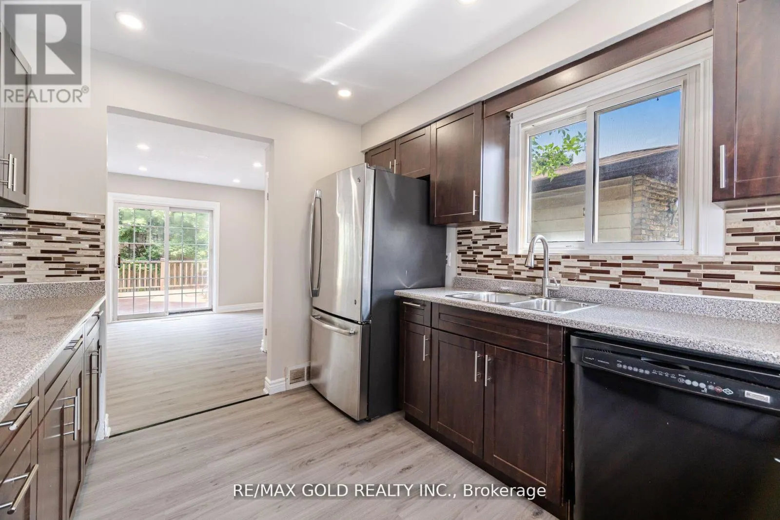 212 CEDARWOODS CRESCENT