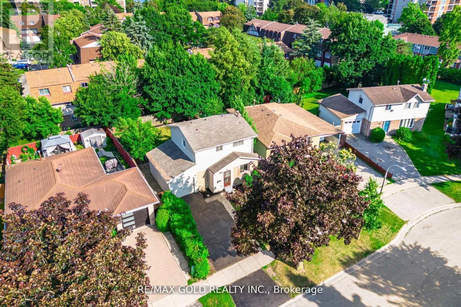 212 CEDARWOODS CRESCENT