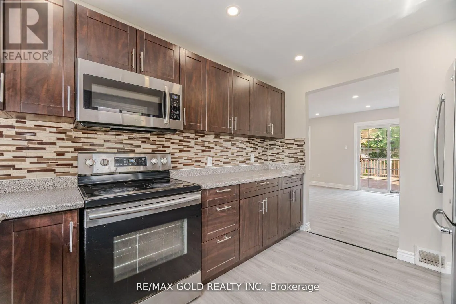 212 CEDARWOODS CRESCENT