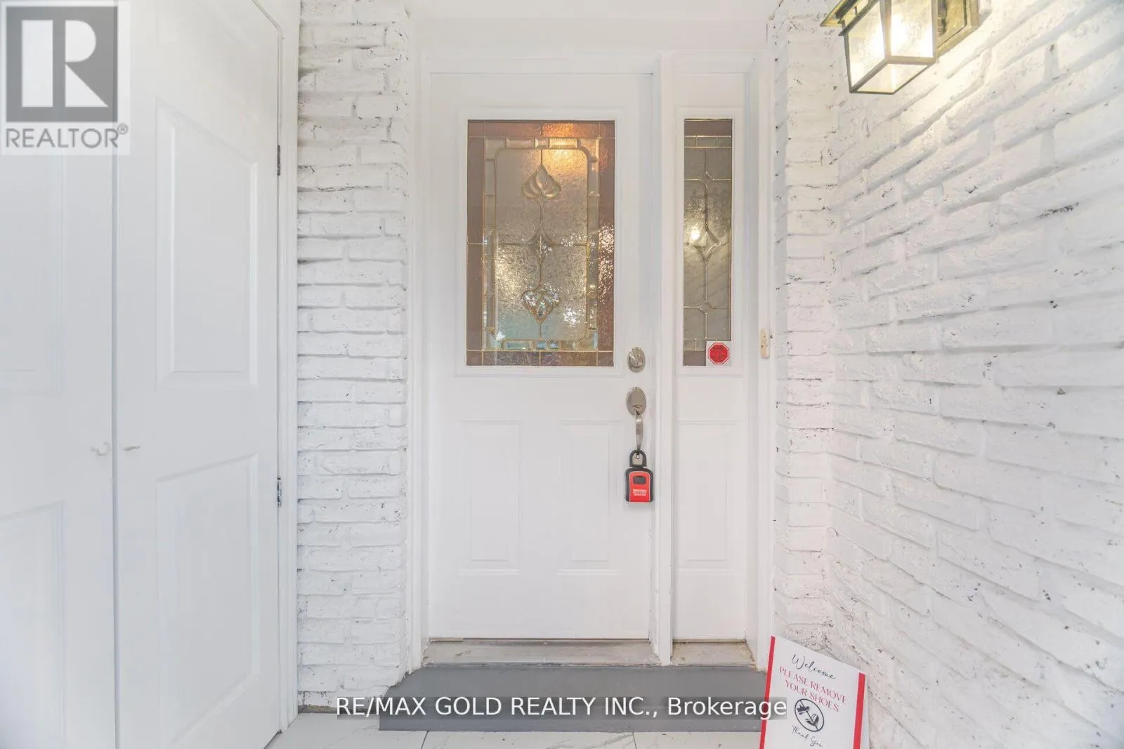212 CEDARWOODS CRESCENT