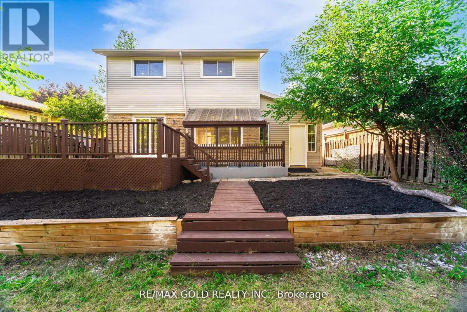 212 CEDARWOODS CRESCENT