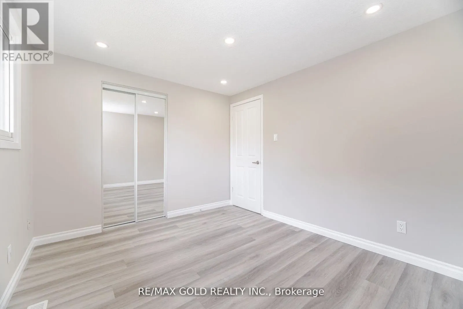 212 CEDARWOODS CRESCENT