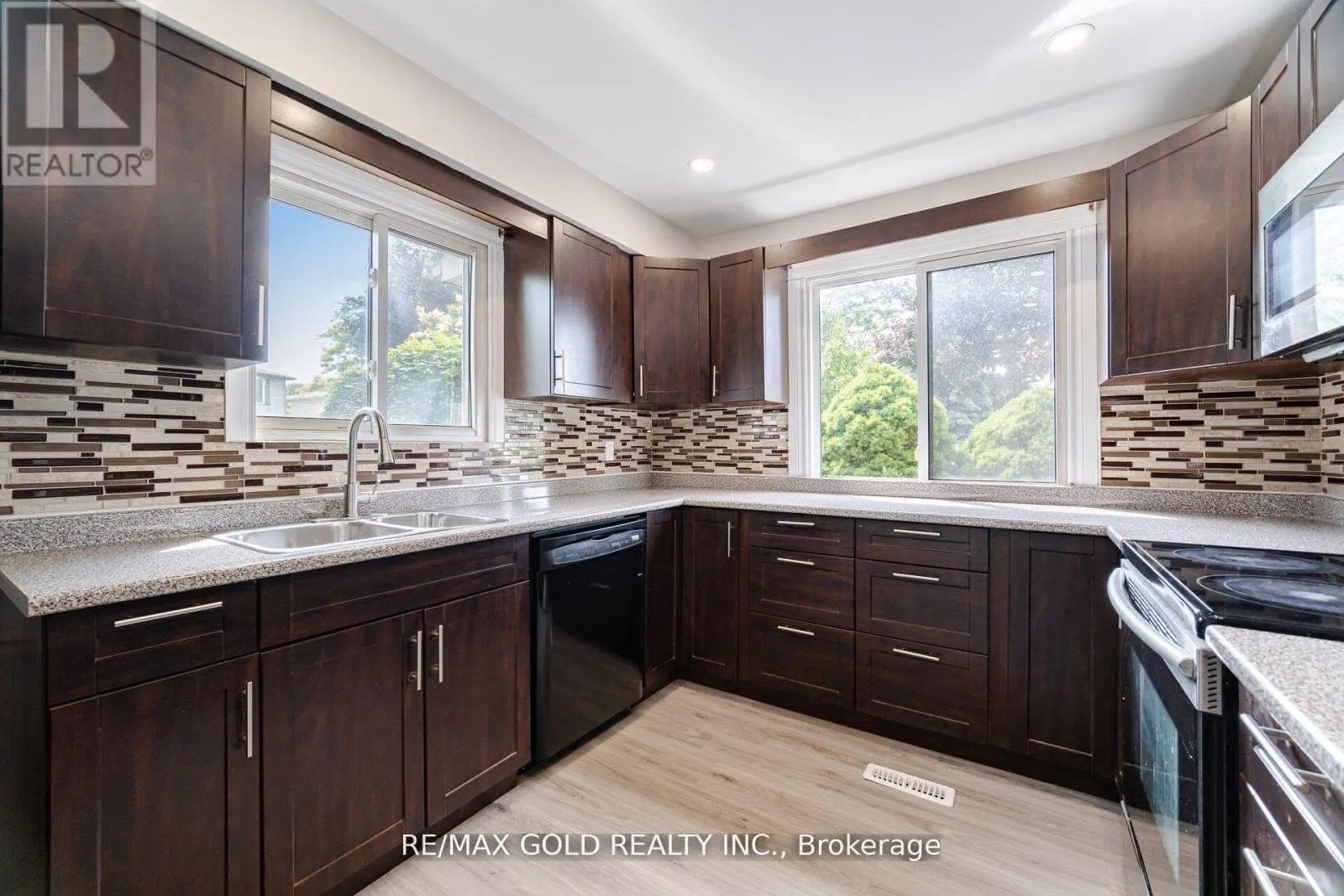 212 CEDARWOODS CRESCENT