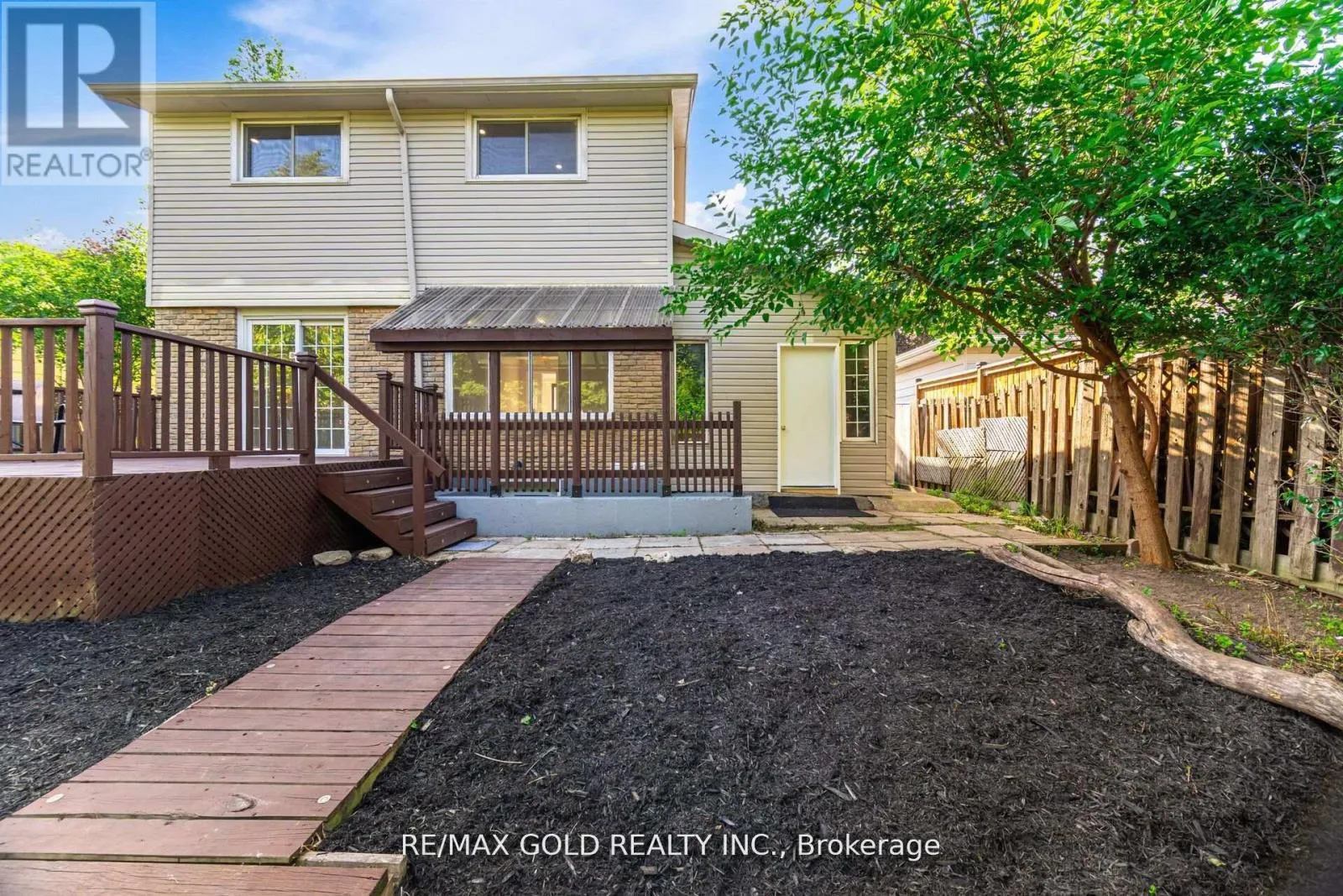 212 CEDARWOODS CRESCENT