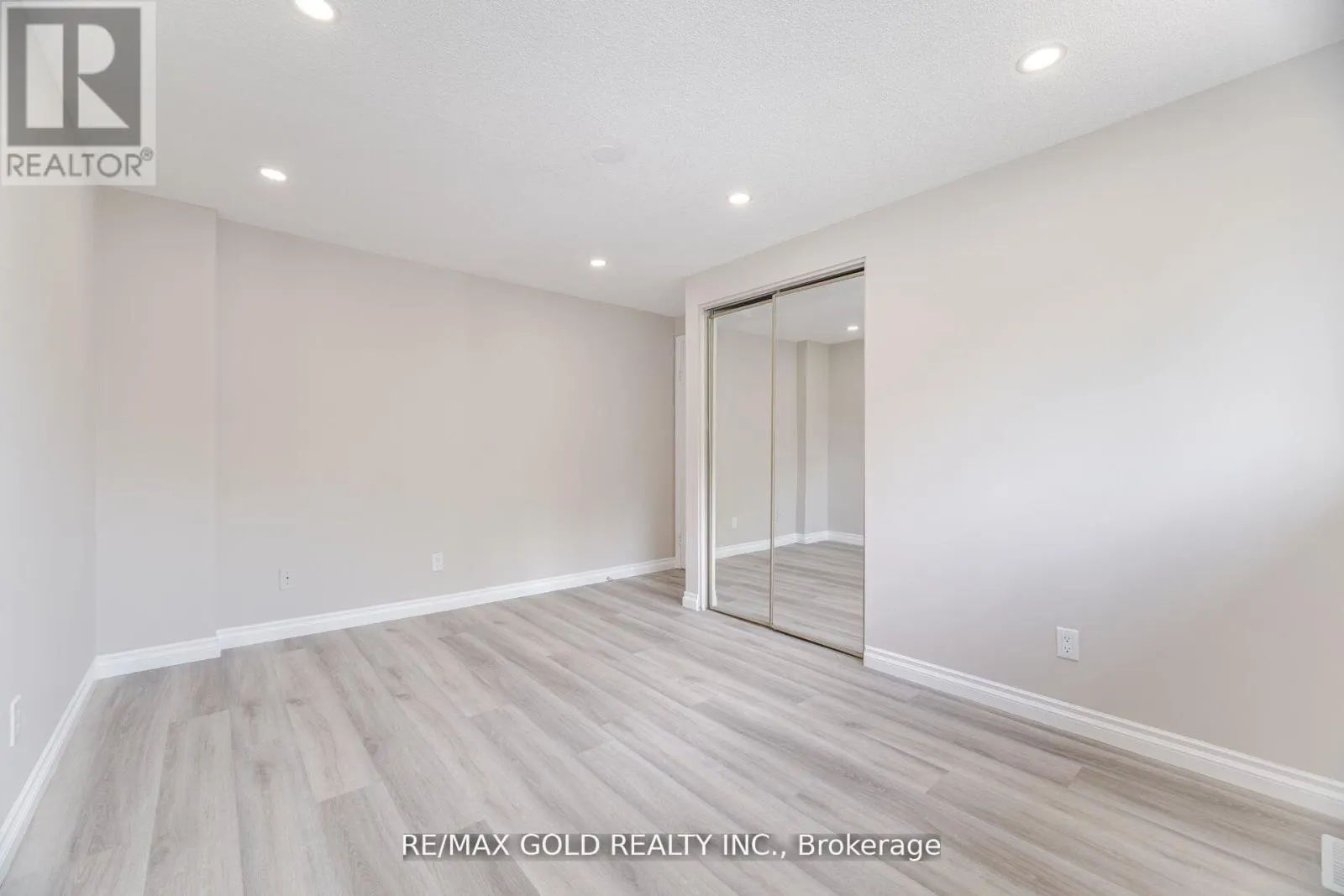 212 CEDARWOODS CRESCENT
